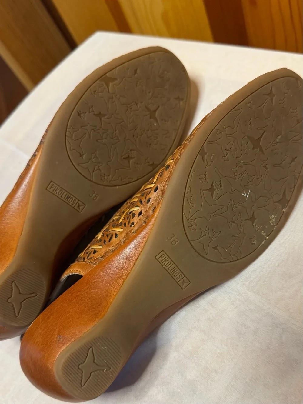 PIKOLINOS woven leather